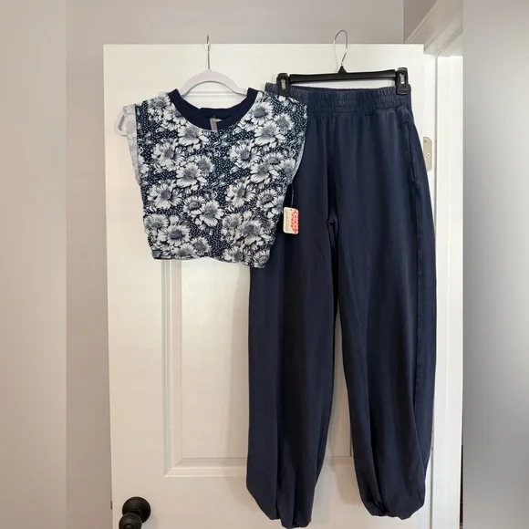 NWT FP Movement Hot Shot Floral Crossover Top & Joggers Set XS - Picture 4 of 7